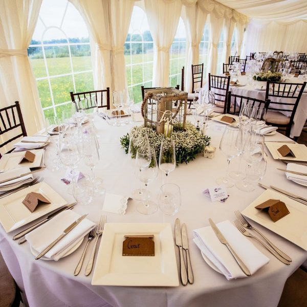 Get those table settings looking lovely! We have a wide ran...